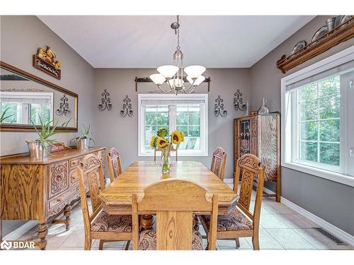 19 Mccarthy Court, Barrie, ON - Indoor Photo Showing Dining Room