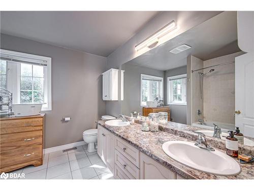 19 Mccarthy Court, Barrie, ON - Indoor Photo Showing Bathroom