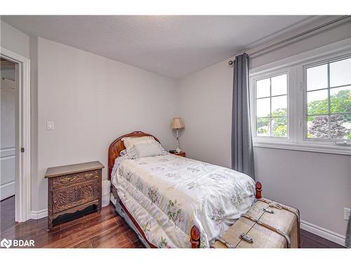 19 Mccarthy Court, Barrie, ON - Indoor Photo Showing Bedroom