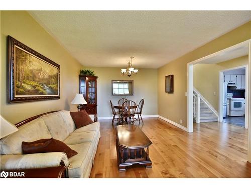 1304 10Th Line, Innisfil, ON - Indoor Photo Showing Living Room