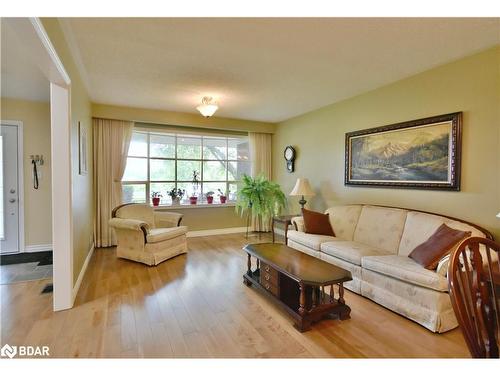 1304 10Th Line, Innisfil, ON - Indoor Photo Showing Living Room