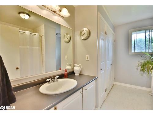 1304 10Th Line, Innisfil, ON - Indoor Photo Showing Bathroom