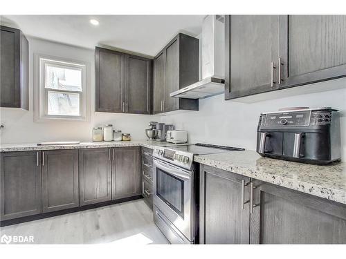 2244 Willard Avenue, Innisfil, ON - Indoor Photo Showing Kitchen With Upgraded Kitchen