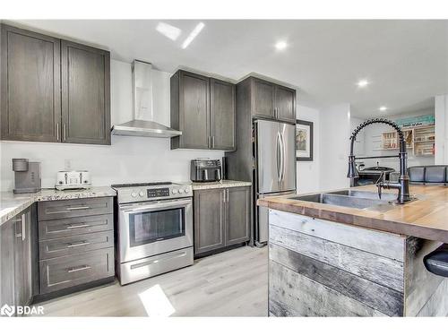 2244 Willard Avenue, Innisfil, ON - Indoor Photo Showing Kitchen