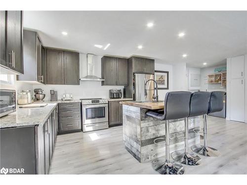 2244 Willard Avenue, Innisfil, ON - Indoor Photo Showing Kitchen With Upgraded Kitchen