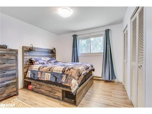 2244 Willard Avenue, Innisfil, ON - Indoor Photo Showing Bedroom