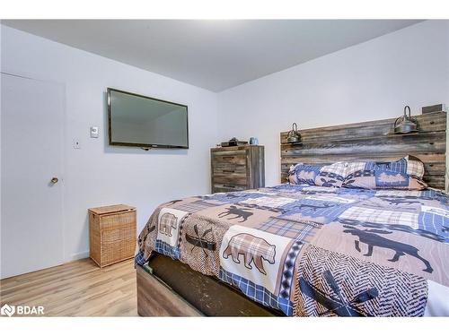 2244 Willard Avenue, Innisfil, ON - Indoor Photo Showing Bedroom