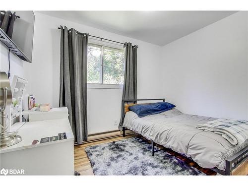 2244 Willard Avenue, Innisfil, ON - Indoor Photo Showing Bedroom