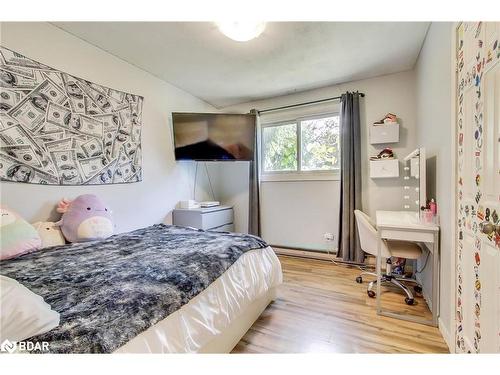 2244 Willard Avenue, Innisfil, ON - Indoor Photo Showing Bedroom