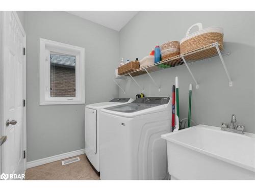 54 Ellis Crescent, Lindsay, ON - Indoor Photo Showing Laundry Room