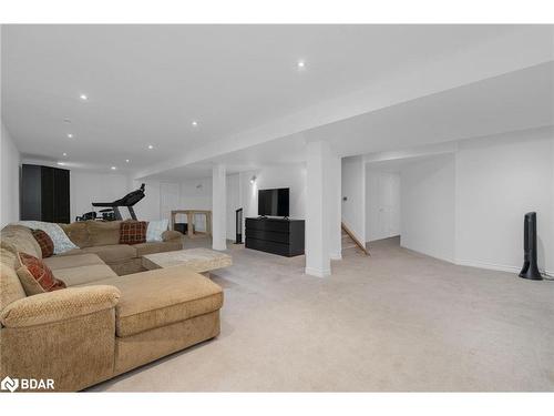 54 Ellis Crescent, Lindsay, ON - Indoor Photo Showing Living Room