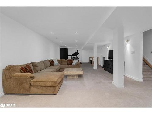 54 Ellis Crescent, Lindsay, ON - Indoor Photo Showing Living Room