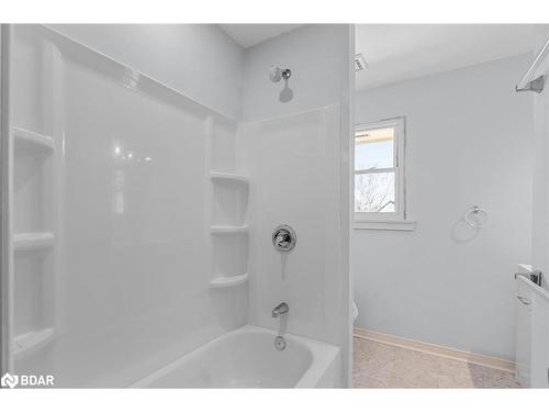 138 Peel Street, Barrie, ON - Indoor Photo Showing Bathroom