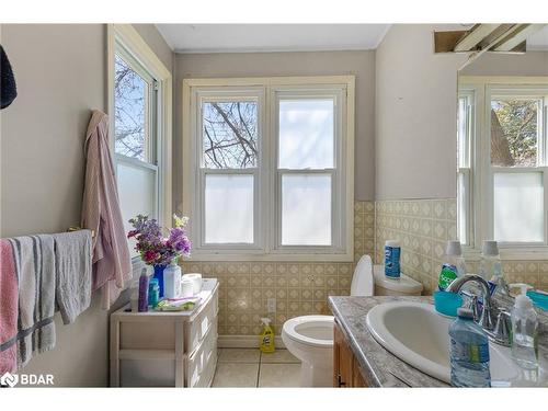 138 Peel Street, Barrie, ON - Indoor Photo Showing Bathroom