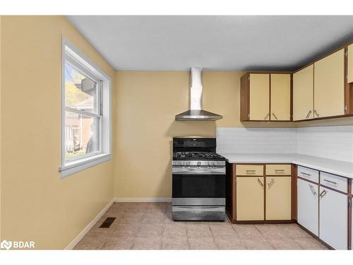 138 Peel Street, Barrie, ON - Indoor Photo Showing Kitchen