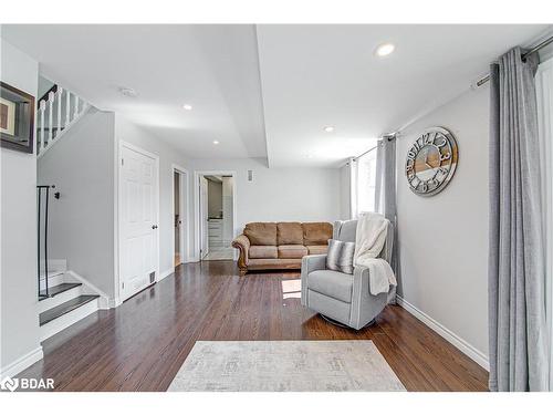 1 Columbia Road, Barrie, ON - Indoor Photo Showing Living Room