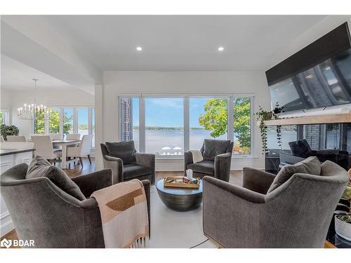 376 Brewery Lane, Orillia, ON - Indoor Photo Showing Living Room