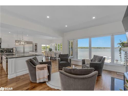 376 Brewery Lane, Orillia, ON - Indoor Photo Showing Living Room