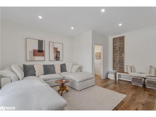 376 Brewery Lane, Orillia, ON - Indoor Photo Showing Living Room