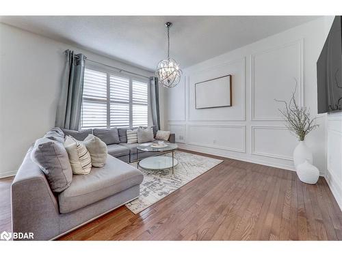 4 Kincaid Lane, Bath, ON - Indoor Photo Showing Living Room