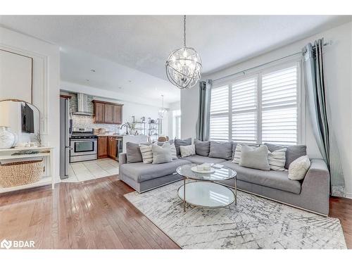 4 Kincaid Lane, Bath, ON - Indoor Photo Showing Living Room