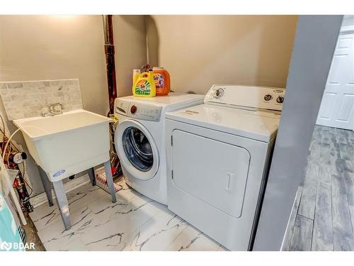 4 Kincaid Lane, Bath, ON - Indoor Photo Showing Laundry Room