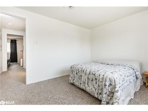 49 Burns Circle, Barrie, ON - Indoor Photo Showing Bedroom