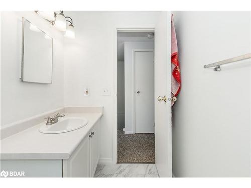 49 Burns Circle, Barrie, ON - Indoor Photo Showing Bathroom