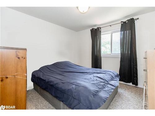 49 Burns Circle, Barrie, ON - Indoor Photo Showing Bedroom