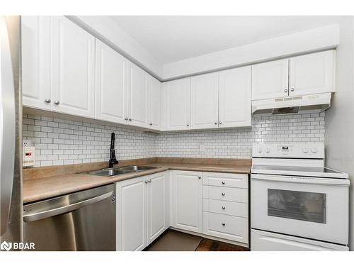 49 Burns Circle, Barrie, ON - Indoor Photo Showing Kitchen With Double Sink