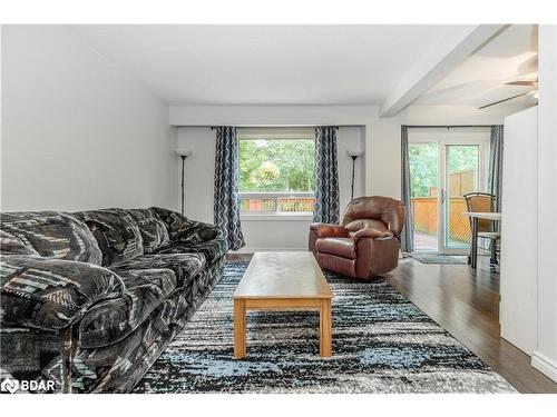 49 Burns Circle, Barrie, ON - Indoor Photo Showing Living Room