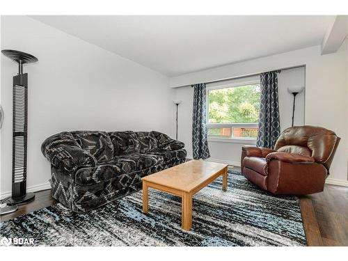 49 Burns Circle, Barrie, ON - Indoor Photo Showing Living Room