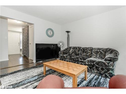 49 Burns Circle, Barrie, ON - Indoor Photo Showing Living Room