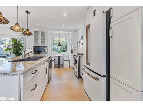 112 Collingwood Street, Barrie, ON - Indoor Photo Showing Kitchen With Double Sink With Upgraded Kitchen