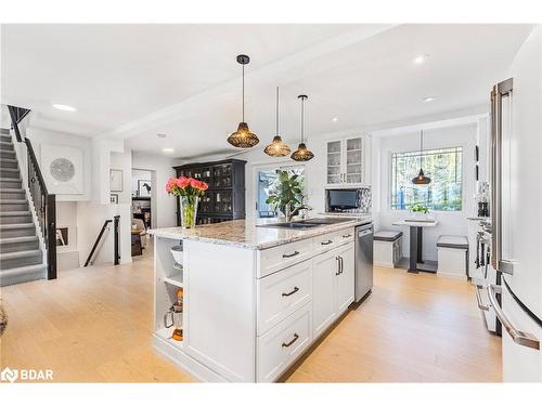 112 Collingwood Street, Barrie, ON - Indoor Photo Showing Kitchen With Upgraded Kitchen