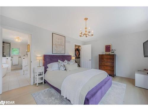 112 Collingwood Street, Barrie, ON - Indoor Photo Showing Bedroom