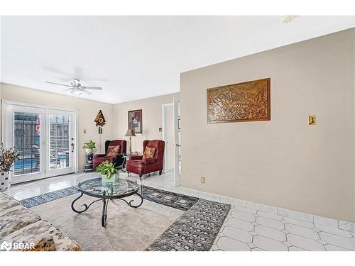 57 Downing Crescent, Barrie, ON - Indoor Photo Showing Living Room