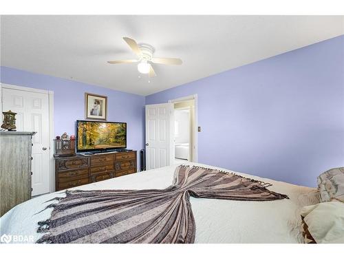 57 Downing Crescent, Barrie, ON - Indoor Photo Showing Bedroom