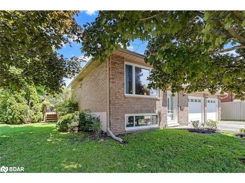 2 Carmichael Court, Orillia, ON - Outdoor