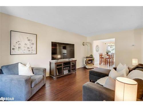 2 Carmichael Court, Orillia, ON - Indoor Photo Showing Living Room