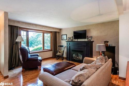 4000 Line 13, Oro-Medonte, ON - Indoor Photo Showing Living Room With Fireplace