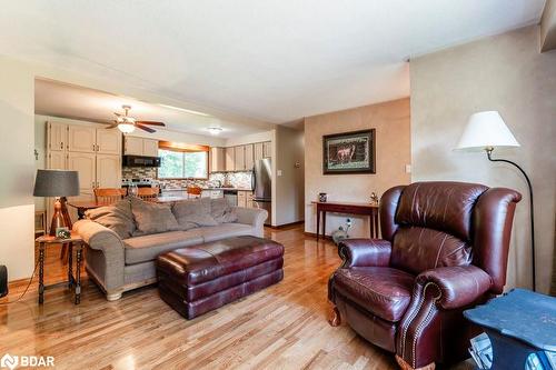 4000 Line 13, Oro-Medonte, ON - Indoor Photo Showing Living Room