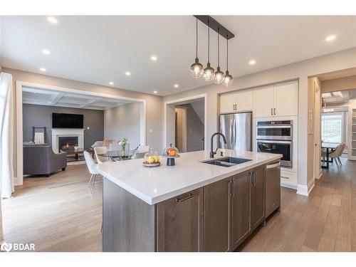 13 Rugman Crescent, Barrie, ON - Indoor Photo Showing Kitchen With Double Sink With Upgraded Kitchen