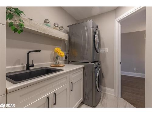 13 Rugman Crescent, Barrie, ON - Indoor Photo Showing Laundry Room