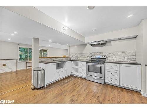 23 Shirley Avenue, Barrie, ON - Indoor Photo Showing Kitchen With Upgraded Kitchen