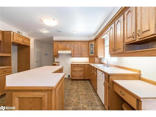 2087 Wilkinson Street, Innisfil, ON - Indoor Photo Showing Kitchen