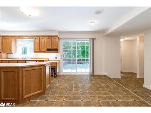 2087 Wilkinson Street, Innisfil, ON - Indoor Photo Showing Kitchen With Double Sink