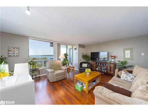 709-75 Ellen Street, Barrie, ON - Indoor Photo Showing Living Room