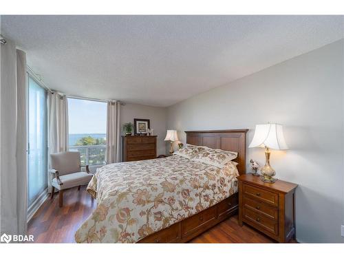 709-75 Ellen Street, Barrie, ON - Indoor Photo Showing Bedroom