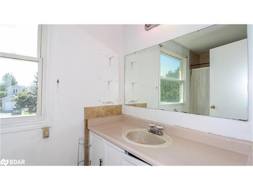 50 Patton Road, Barrie, ON - Indoor Photo Showing Bathroom